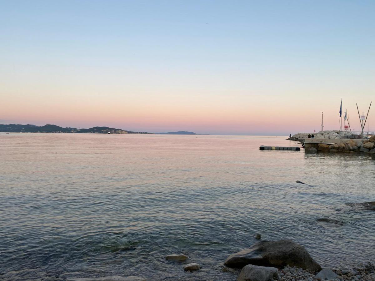 Fanny Wifi Climatise Tout A Pieds 4 Personnes La Ciotat Kültér fotó